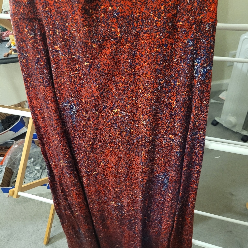 EUC Lularoe M Maxi Blue and yellow on Red Background See Pictures